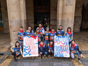 KORRIKA batzordeetan parte hartzeko deia zabaldu du Gazte Euskaltzaleen Sareak