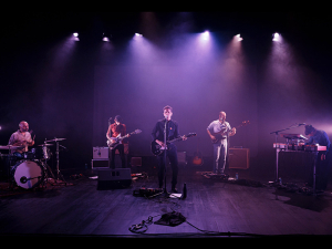 Izaki Gardenak taldeak ‘Ausartenak’ kantaren zuzeneko bideoklipa argitaratu du